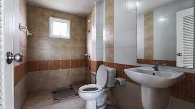 Germ Hotspots In Bathroom: 7 germ hotspots in your bathroom you probably forget to clean