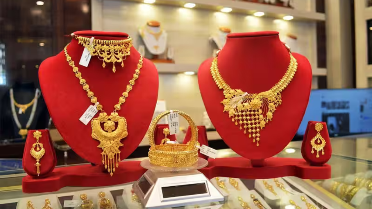 Gold, Silver Rate Today Live Updates: Gold edges higher as yields ease, markets await fed minutes amid Iran tensions