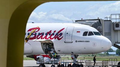 At 36,000 feet, a plane carrying 153 passengers drifted off course after an unexpected 28-minute lapse by both the pilots