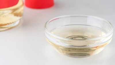 Vinegar Odour Neutralization: Place a bowl of vinegar in a smelly room: What this simple DIY can actually do