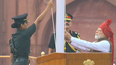 Who is Captain Sonia Singh Chauhan? The army officer who assisted PM Modi in hoisting the flag at the 80th Independence Day celebrations