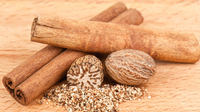 Cinnamon And Nutmeg: Cinnamon and Nutmeg: Simple step-by-step guide to making an organic and environmentally friendly room freshener