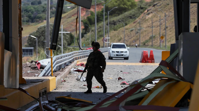 Colombia rocked by car bomb blast a day after new President Abelardo de la Espriella takes charge