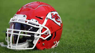 Chiefs reunite with familiar Super Bowl champion as Kansas City adds pass-rush help