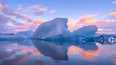 In 1977, a Saudi prince towed an Alaskan iceberg to Iowa to pitch shipping icebergs to Arabia for drinking water; now engineers are exploring the idea as freshwater scarcity worsens