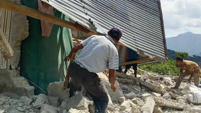 Another strong earthquake strikes Indonesia after 7.7 magnitude quake