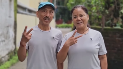 Meet Tara and Sushila, the Dehradun couple in their 50s who went from chronic pain and knee replacements to running 20 kms everyday