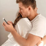 5 everyday phone habits that may be damaging your relationship without you noticing