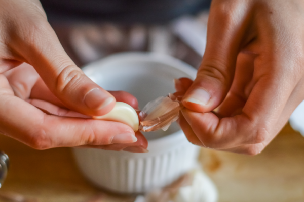 7 easy ways to remove garlic skin without sticky fingers