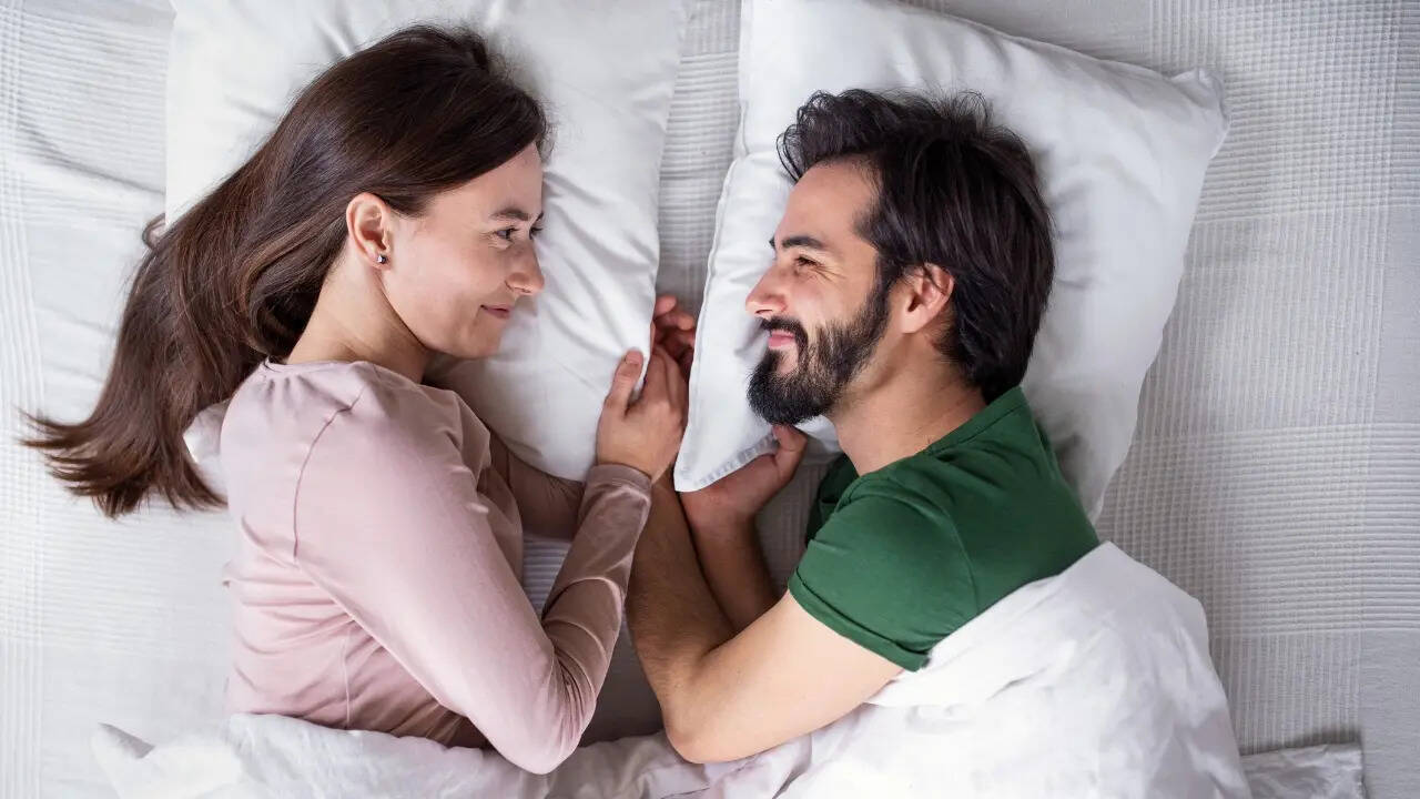 5 things happy couples do before going to bed every night
