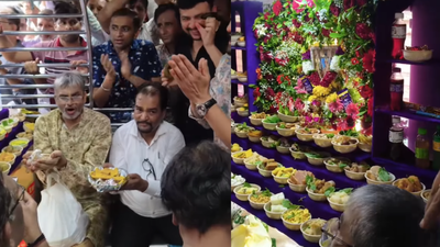 Bhakti Local: Mumbai local turns into 'bhakti' local as a bhajan mandali marks 21 years of its devotional journey aboard local trains in the city