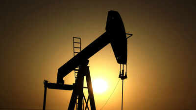 Oil rebounds from three-week low as Hormuz tensions keep supply fears alive