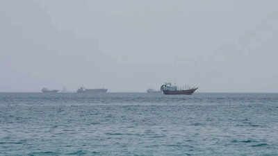 Oil prices hold steady as Hormuz nears zero traffic while Iran-US talks on Strait opening stalls