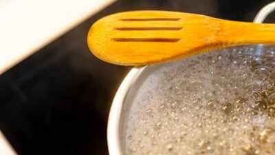 Put a wooden spoon across a boiling pot: The viral kitchen trick explained