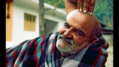 Quote of the day by Neem Karoli Baba:“The great sadhus don’t have a human body. They are omnipresent. If a saint changes form, he doesn’t necessarily have to take on a human body. The soul is the small form and the human body is the huge form”; What Maharajji explains on the significance of the soul beyond physical attributes of the body