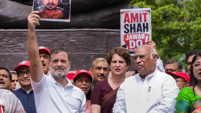 'Either guilty or incompetent': Rahul Gandhi seeks Amit Shah's statement on police action against protesters
