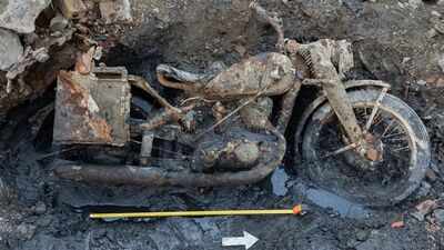 Budapest’s low Danube exposed two German soldiers and a DKW military motorcycle; mud mixed with gas oil preserved identity discs after around 80 years
