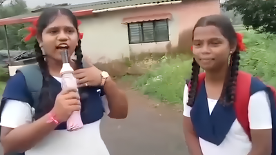 They used an umbrella as a microphone to report a broken road; 3 Maharashtra schoolgirls went viral and got results