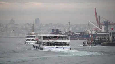 Two Turkish-flagged vessels collide in Marmara Sea off Istanbul; 10 crew members unreachable